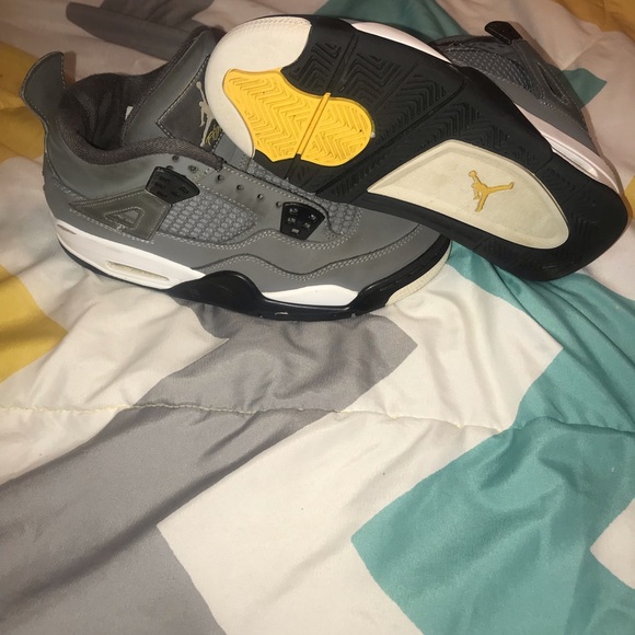 Jordan 4s - Picture 3 of 4